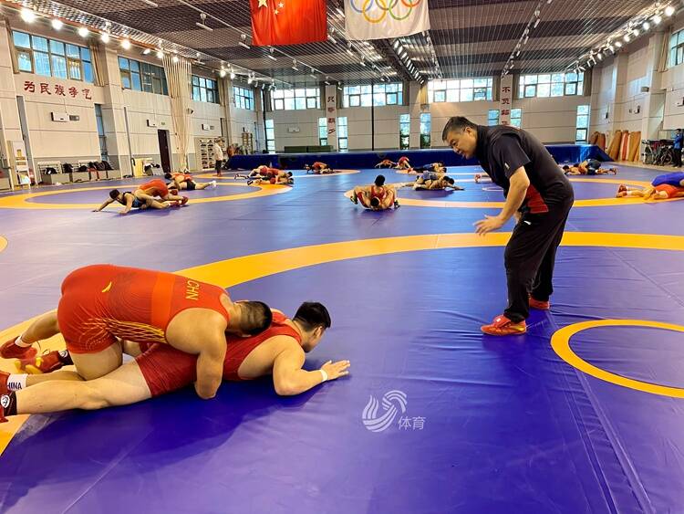 九游体育官网-拳击预选赛，渝州闪电队与剑门玄武队逆转，体能对抗拉满！临场应变见真章(北斗神拳剧场版激斗之章)